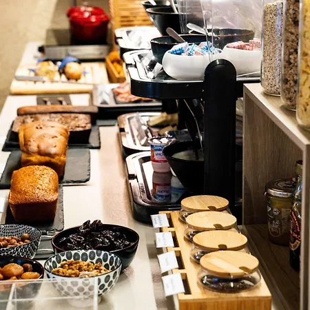 Logis L'auberge De Hotel 3*