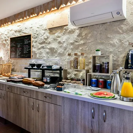 Hotel Logis L'auberge De Larressingle