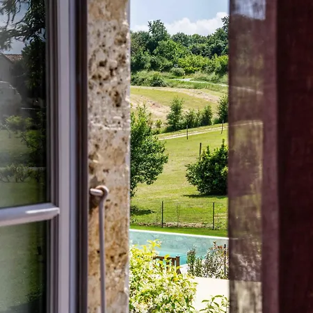 Logis L'auberge De Hotel 3*