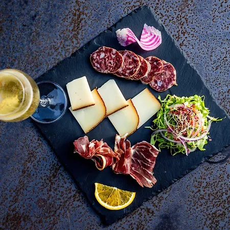 Logis L'auberge De Larressingle