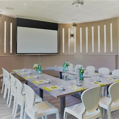 Hotel Logis L'auberge De Larressingle