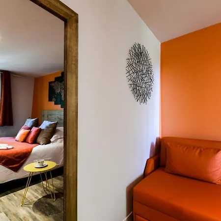 Logis L'auberge De Hotel 3*