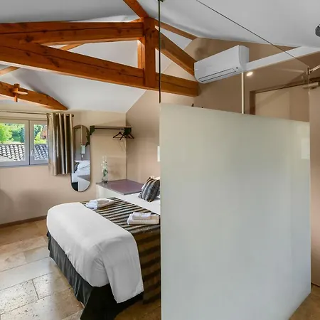 Отель Logis L'auberge De 3*