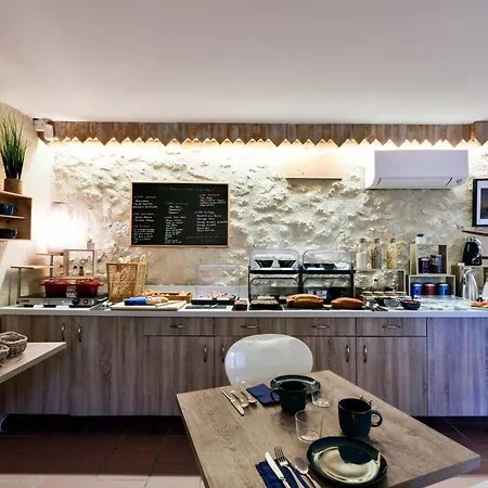 Отель Logis L'auberge De 3*