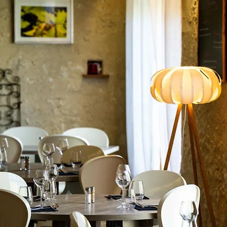 ホテル Logis L'auberge De Larressingle