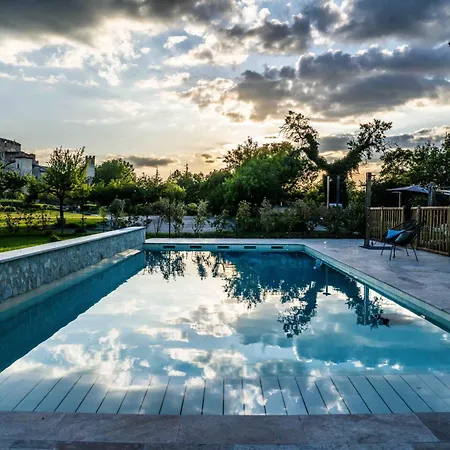 Logis L'auberge De 3* Larressingle