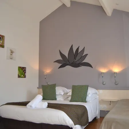 ホテル Logis L'auberge De Larressingle