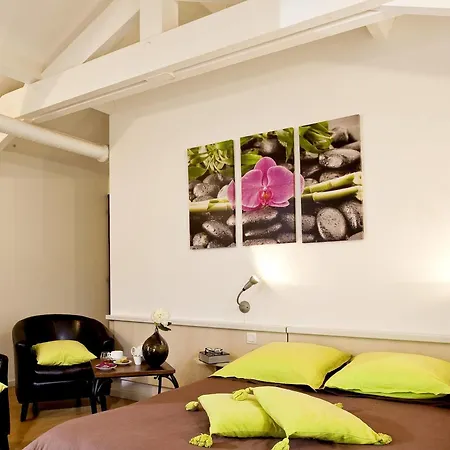 Logis L'auberge De ホテル Larressingle
