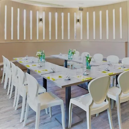 Logis L'auberge De Отель Larressingle